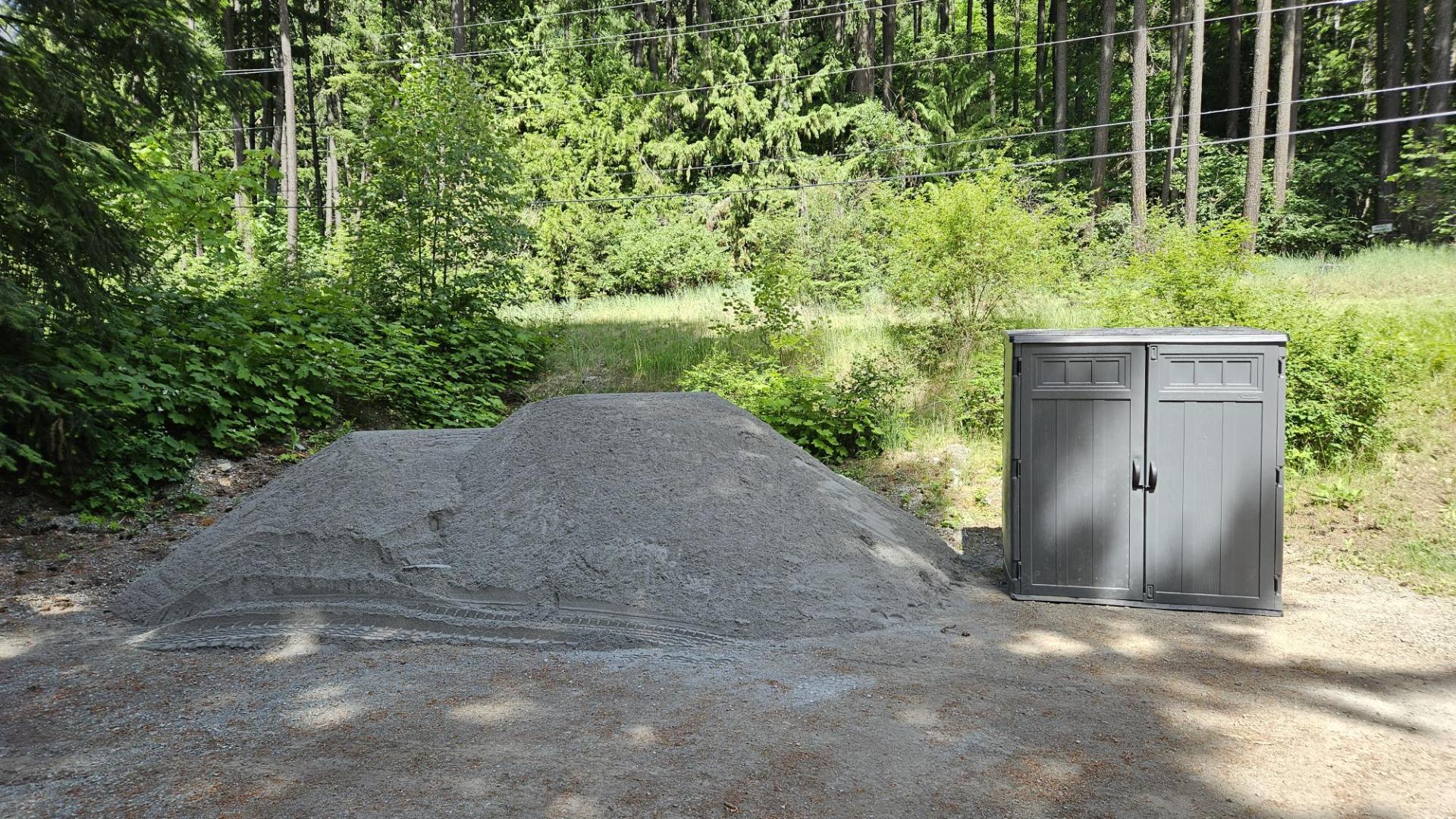 sandbagging station at Gates Lake. 